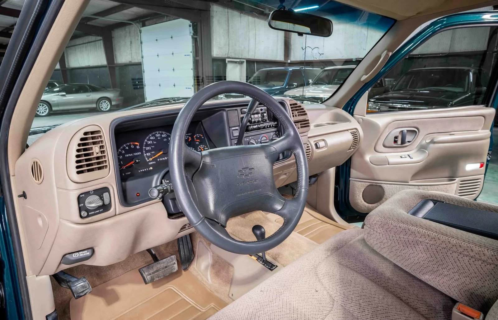 1996-Chevrolet-Silverado-Emerald Green Metallic-146925-46.jpg